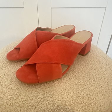 Helene Rouge korallrote Wildleder-Pumps mit Absatz (Mules)