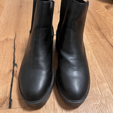 Black Chelsea Boots