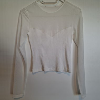 Top bianco a maniche lunghe con maniche trasparenti