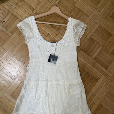 weisses Kleid mit Spitze von Le Trou d'aiguille