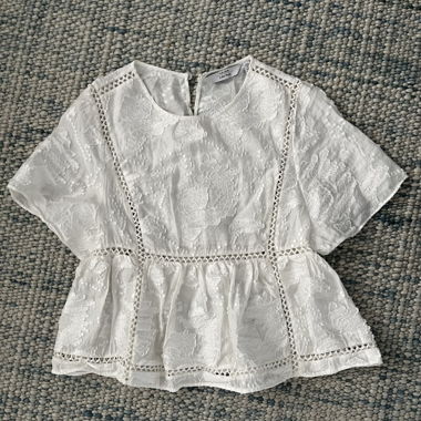 Blouse blanche en dentelle