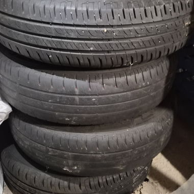 Leichtmetallfelgen mit Pneus 175/80 R14