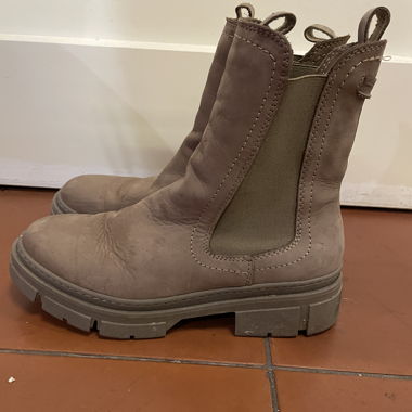 beige boots