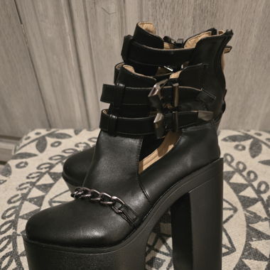 Talons à plate-forme 