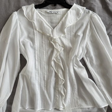 White longsleeve blouse 