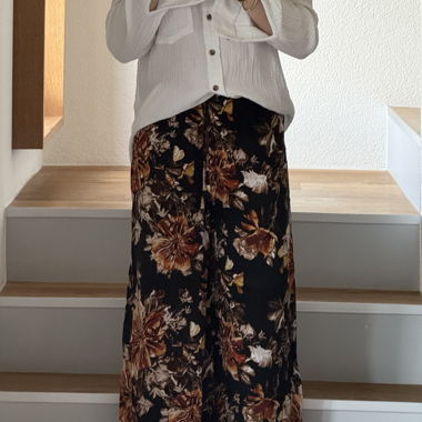 WEITE PALAZZHOSE MIT FLORALEM MUSTER