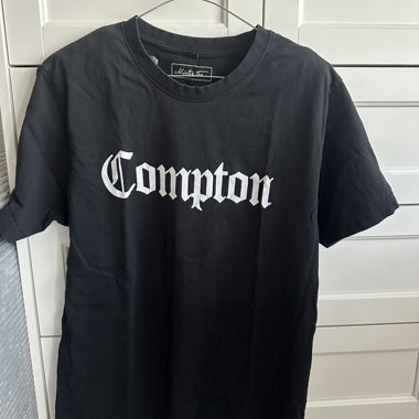 T-shirt Compton Gr. L