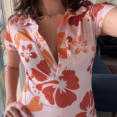 Kleid mit Hibiskusmuster