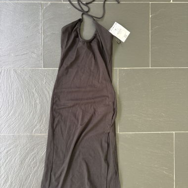Robe noire à liens