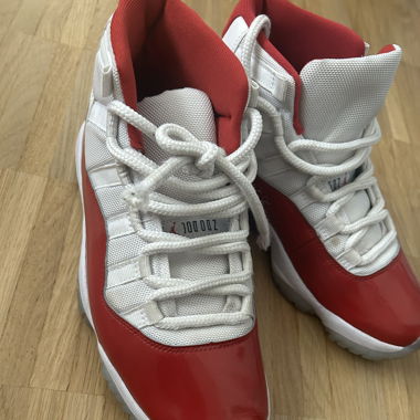 Jordan 11 cherry