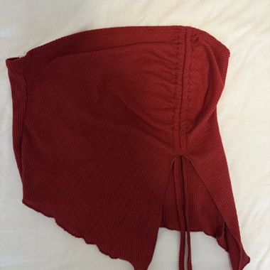 Top rosso senza spalline