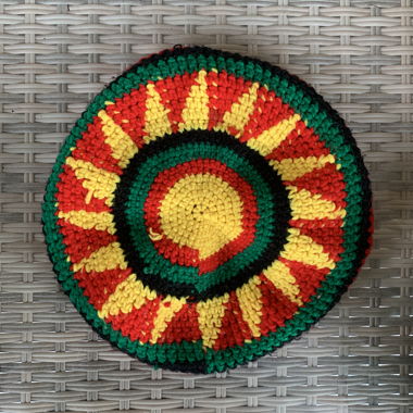 Berretto Rasta lavorato a maglia rosso-giallo-verde