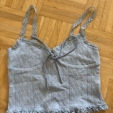 Canotta con pizzo azzurro chiaro