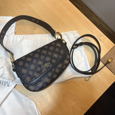 Sac bandoulière Guess à monogramme brun