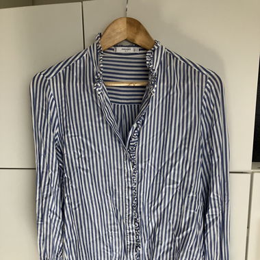 Chemisier blanc et bleu Mango