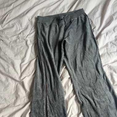 Trainer Hose mit silbrigen Streifen auf der Seite