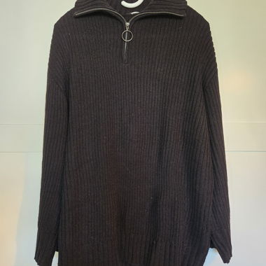Maglione a coste nero con zip