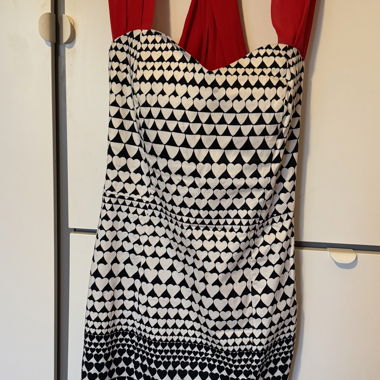 Robe bustier cœurs, blanche et noire, rouge