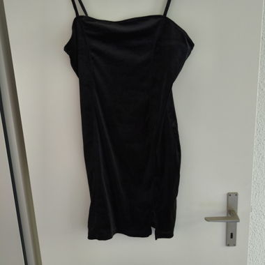 Robe noire en satin à haut