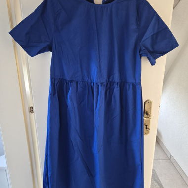 Blue dress with short sleeves