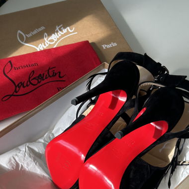Louboutin Veau Velour Plumes d’Autruche