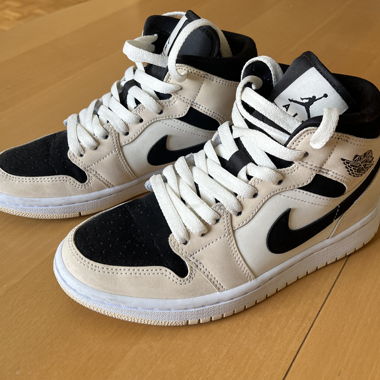 Nike Air Jordan 1 Mid Beige/Black