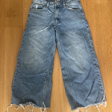 Jeans à jambes larges raccourcies