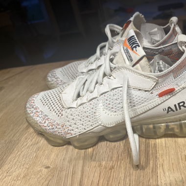 VAPORMAX OFF WHITE