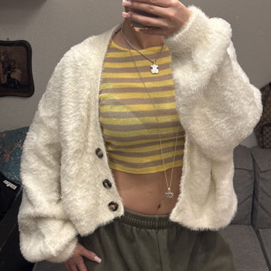 Weisse Flauschige-Jacke
