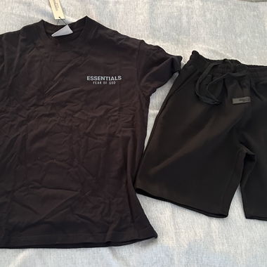 Essentials Set T-Shirt & Shorts