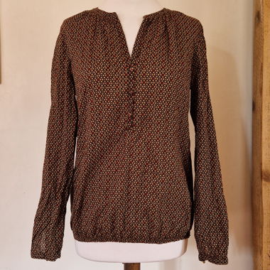 Blusa a maniche lunghe fantasia marrone