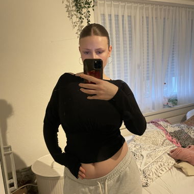 top off-shoulder mignon