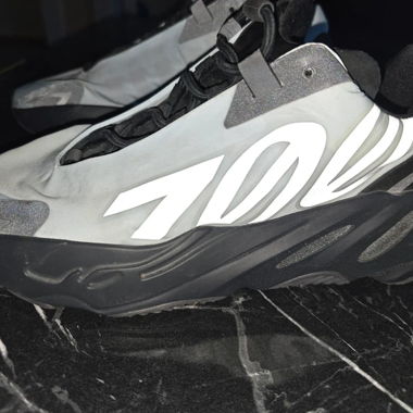 Adidas Yeezy Mens 700 MNVN 