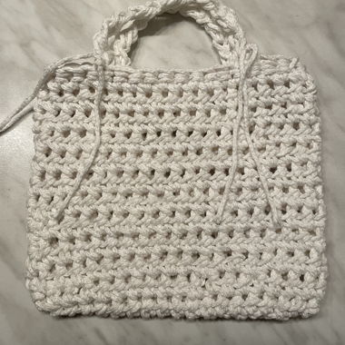 Handgehäkelte weisse Tasche
