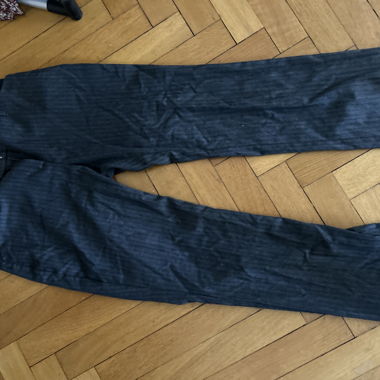 Pantalon foncé de Yessica