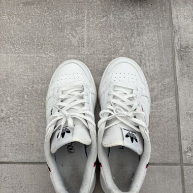 Adidas Sneakers