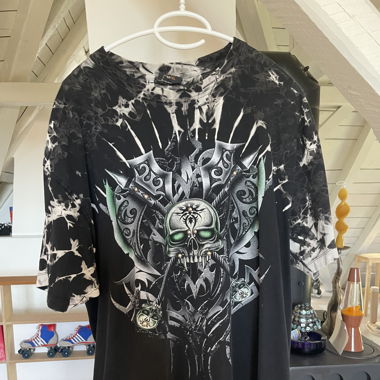 T Shirt mit Bleach Muster und Totenkopf