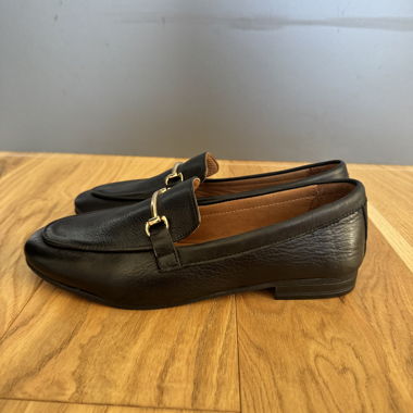 VARESE Black loafers with gold buckle