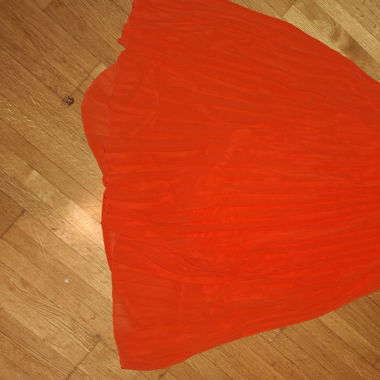 Roter langer Rock