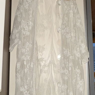 Langer transparenter Spitzenkimono