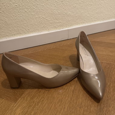 Beige Peter Kaiser Heels