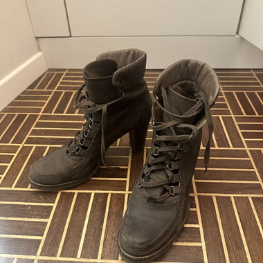 Braune Damen-Stiefeletten mit Absatz