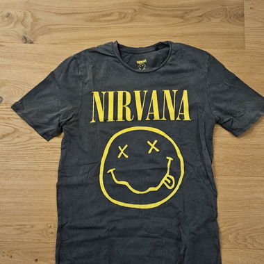 T-shirt grigio dei Nirvana