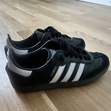 Adidas Samba Black 39 1/3 women’s / unisex