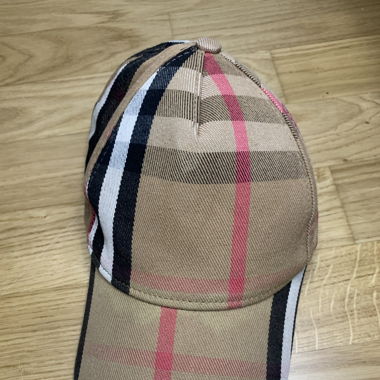 Cappellino Burberry non originale