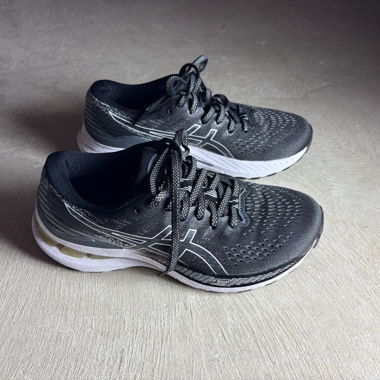Asics Gel-Kayano nere