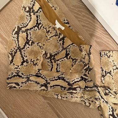 Top con stampa serpente