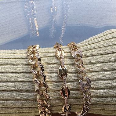 Gold-coloured bracelet set