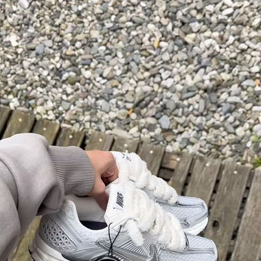 Fluffy laces