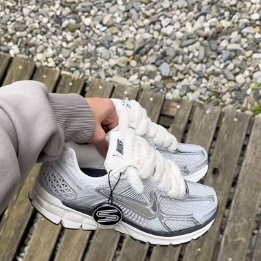 Fluffy laces